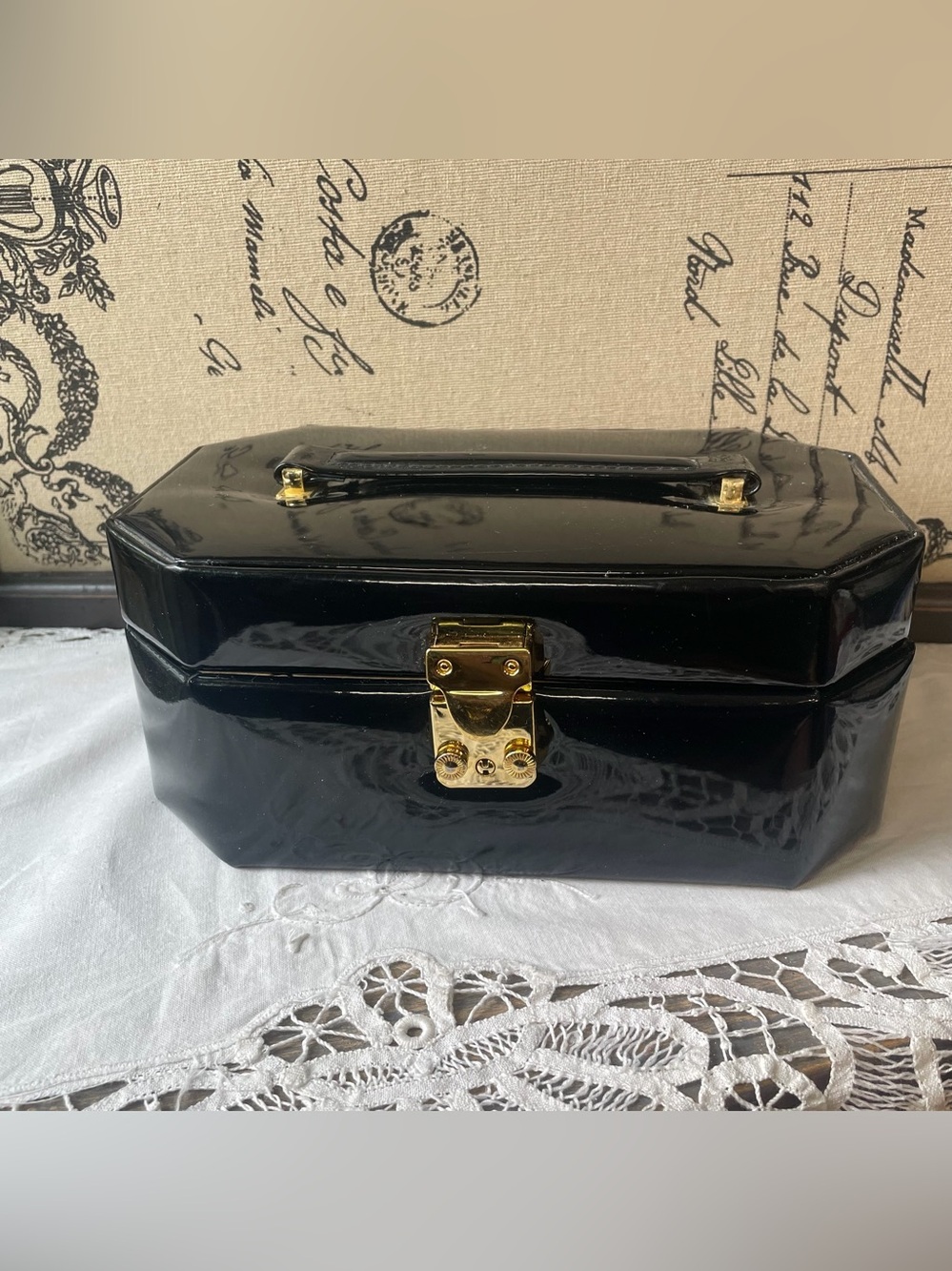Vintage ISC black patent faux leather train jewelry case